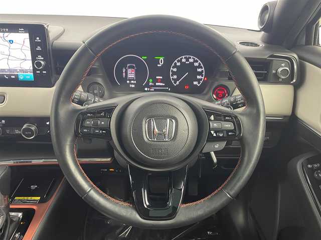 ホンダ ヴェゼル ハイブリッド e:HEV PLaY 埼玉県 2021(令3)年 4万km パール 純正８型ナビ　サンルーフ　全方位カメラ　シートヒーター　ＢＳＭ　プレミアムオーディオ　ＥＴＣ　ドラレコ　電動リアゲート　ワイヤレス充電　ハーフレザー　ホンダセンシング　ダウンヒルアシスト　禁煙