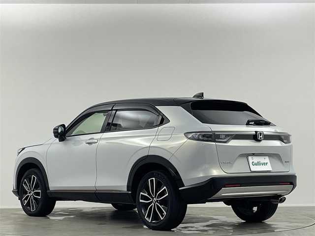 ホンダ ヴェゼル ハイブリッド e:HEV PLaY 埼玉県 2021(令3)年 4万km パール 純正８型ナビ　サンルーフ　全方位カメラ　シートヒーター　ＢＳＭ　プレミアムオーディオ　ＥＴＣ　ドラレコ　電動リアゲート　ワイヤレス充電　ハーフレザー　ホンダセンシング　ダウンヒルアシスト　禁煙