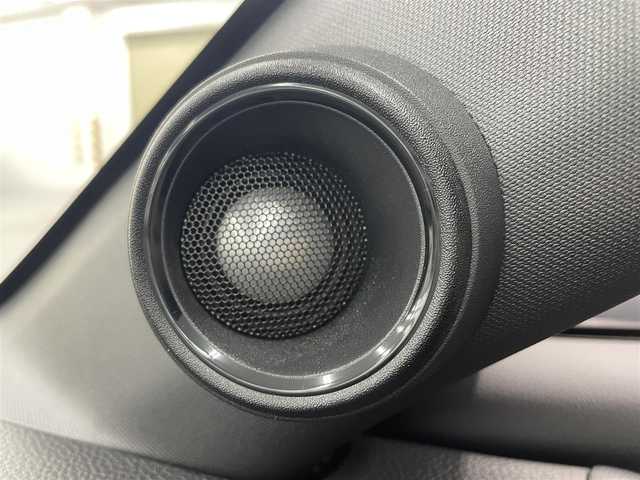 ホンダ ヴェゼル ハイブリッド e:HEV PLaY 埼玉県 2021(令3)年 4万km パール 純正８型ナビ　サンルーフ　全方位カメラ　シートヒーター　ＢＳＭ　プレミアムオーディオ　ＥＴＣ　ドラレコ　電動リアゲート　ワイヤレス充電　ハーフレザー　ホンダセンシング　ダウンヒルアシスト　禁煙