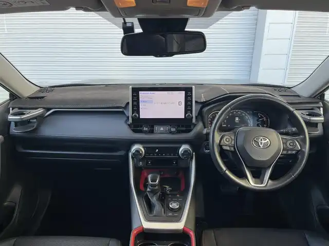 トヨタ ＲＡＶ４ アドベンチャー オフロードPKG 高知県 2021(令3)年 6.3万km アティチュードブラックマイカ 純正ディスプレイオーディオ/　Bluetooth/フルセグ/　AM/FM/Miracast/ビルトインETC/ドライブレコーダー/4WD/純正18インチアルミホイール/純正フロアマット/プッシュスタート/スマートキー/クルーズコントロール/MTモード付AT/バックカメラ/ルーフレール/オートマチックハイビーム/オートライト/ダウンヒルアシストコントロール/コーナーセンサー/LEDヘッドライト/衝突被害軽減システム/記録簿/保証書/取扱説明書/盗難防止装置