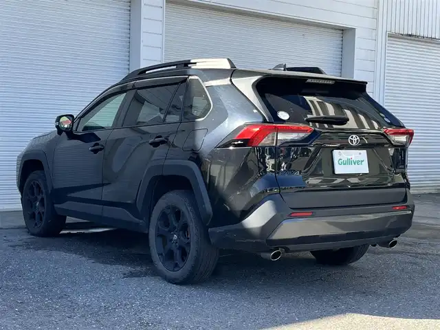 トヨタ ＲＡＶ４ アドベンチャー オフロードPKG 高知県 2021(令3)年 6.3万km アティチュードブラックマイカ 純正ディスプレイオーディオ/　Bluetooth/フルセグ/　AM/FM/Miracast/ビルトインETC/ドライブレコーダー/4WD/純正18インチアルミホイール/純正フロアマット/プッシュスタート/スマートキー/クルーズコントロール/MTモード付AT/バックカメラ/ルーフレール/オートマチックハイビーム/オートライト/ダウンヒルアシストコントロール/コーナーセンサー/LEDヘッドライト/衝突被害軽減システム/記録簿/保証書/取扱説明書/盗難防止装置
