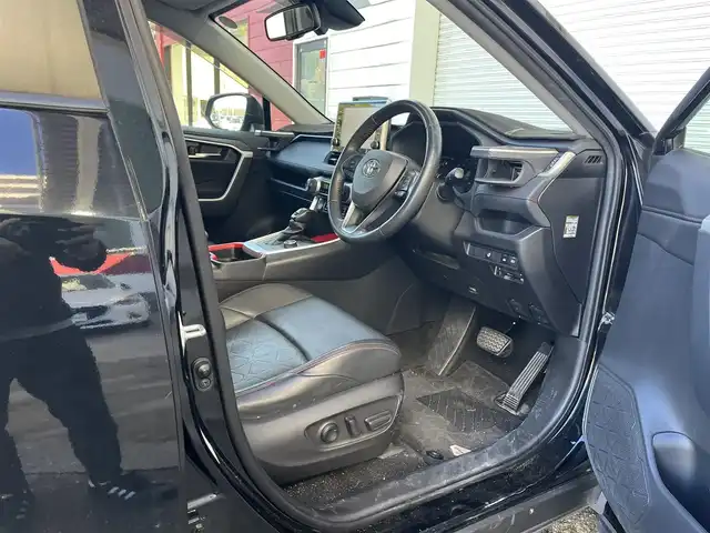 トヨタ ＲＡＶ４ アドベンチャー オフロードPKG 高知県 2021(令3)年 6.3万km アティチュードブラックマイカ 純正ディスプレイオーディオ/　Bluetooth/フルセグ/　AM/FM/Miracast/ビルトインETC/ドライブレコーダー/4WD/純正18インチアルミホイール/純正フロアマット/プッシュスタート/スマートキー/クルーズコントロール/MTモード付AT/バックカメラ/ルーフレール/オートマチックハイビーム/オートライト/ダウンヒルアシストコントロール/コーナーセンサー/LEDヘッドライト/衝突被害軽減システム/記録簿/保証書/取扱説明書/盗難防止装置