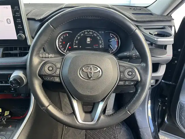 トヨタ ＲＡＶ４ アドベンチャー オフロードPKG 高知県 2021(令3)年 6.3万km アティチュードブラックマイカ 純正ディスプレイオーディオ/　Bluetooth/フルセグ/　AM/FM/Miracast/ビルトインETC/ドライブレコーダー/4WD/純正18インチアルミホイール/純正フロアマット/プッシュスタート/スマートキー/クルーズコントロール/MTモード付AT/バックカメラ/ルーフレール/オートマチックハイビーム/オートライト/ダウンヒルアシストコントロール/コーナーセンサー/LEDヘッドライト/衝突被害軽減システム/記録簿/保証書/取扱説明書/盗難防止装置