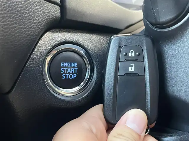 トヨタ ＲＡＶ４ アドベンチャー オフロードPKG 高知県 2021(令3)年 6.3万km アティチュードブラックマイカ 純正ディスプレイオーディオ/　Bluetooth/フルセグ/　AM/FM/Miracast/ビルトインETC/ドライブレコーダー/4WD/純正18インチアルミホイール/純正フロアマット/プッシュスタート/スマートキー/クルーズコントロール/MTモード付AT/バックカメラ/ルーフレール/オートマチックハイビーム/オートライト/ダウンヒルアシストコントロール/コーナーセンサー/LEDヘッドライト/衝突被害軽減システム/記録簿/保証書/取扱説明書/盗難防止装置