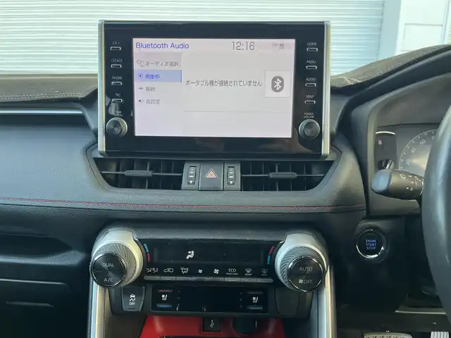 トヨタ ＲＡＶ４ アドベンチャー オフロードPKG 高知県 2021(令3)年 6.3万km アティチュードブラックマイカ 純正ディスプレイオーディオ/　Bluetooth/フルセグ/　AM/FM/Miracast/ビルトインETC/ドライブレコーダー/4WD/純正18インチアルミホイール/純正フロアマット/プッシュスタート/スマートキー/クルーズコントロール/MTモード付AT/バックカメラ/ルーフレール/オートマチックハイビーム/オートライト/ダウンヒルアシストコントロール/コーナーセンサー/LEDヘッドライト/衝突被害軽減システム/記録簿/保証書/取扱説明書/盗難防止装置