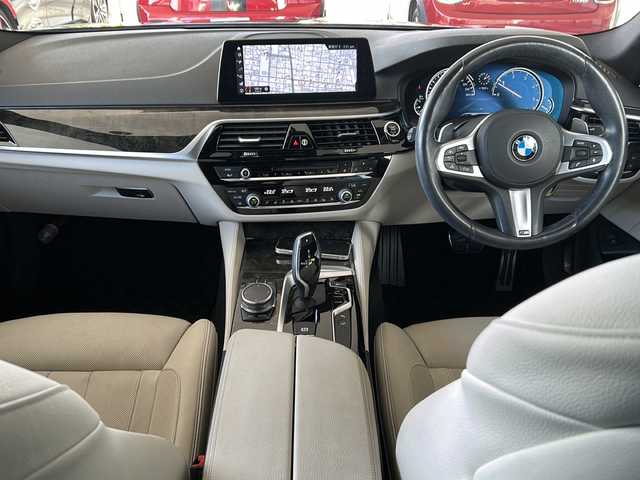 ＢＭＷ ５２３ｄ Mスポーツ 岐阜県 2017(平29)年 4.1万km サファイアブラックP /ワンオーナー//純正ナビ//フルセグTV/Bluetooth/CD/DVD//全周囲カメラ//パワーバックドア//全席シートヒーター//前席シートベンチレーター//前席パワーシート//レザーシート//レーダークルーズコントロール//レーンキープアシスト//プリクラッシュセーフティシステム//クリアランスソナー//オートマチックハイビーム//オートライト//ビルトインETC//純正19インチAW//純正フロアマット//スペアキー//冬タイヤ×4