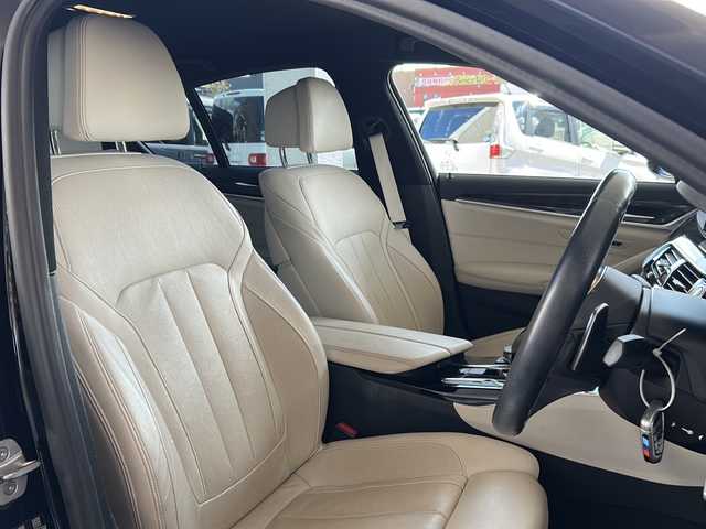 ＢＭＷ ５２３ｄ Mスポーツ 岐阜県 2017(平29)年 4.1万km サファイアブラックP /ワンオーナー//純正ナビ//フルセグTV/Bluetooth/CD/DVD//全周囲カメラ//パワーバックドア//全席シートヒーター//前席シートベンチレーター//前席パワーシート//レザーシート//レーダークルーズコントロール//レーンキープアシスト//プリクラッシュセーフティシステム//クリアランスソナー//オートマチックハイビーム//オートライト//ビルトインETC//純正19インチAW//純正フロアマット//スペアキー//冬タイヤ×4