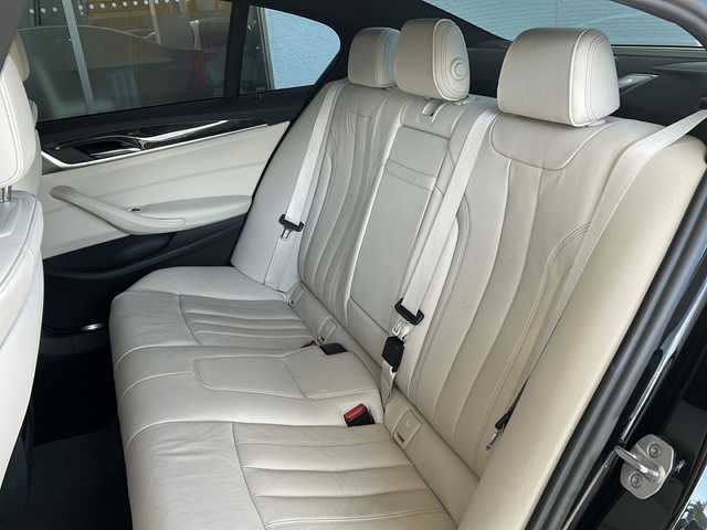 ＢＭＷ ５２３ｄ Mスポーツ 岐阜県 2017(平29)年 4.1万km サファイアブラックP /ワンオーナー//純正ナビ//フルセグTV/Bluetooth/CD/DVD//全周囲カメラ//パワーバックドア//全席シートヒーター//前席シートベンチレーター//前席パワーシート//レザーシート//レーダークルーズコントロール//レーンキープアシスト//プリクラッシュセーフティシステム//クリアランスソナー//オートマチックハイビーム//オートライト//ビルトインETC//純正19インチAW//純正フロアマット//スペアキー//冬タイヤ×4