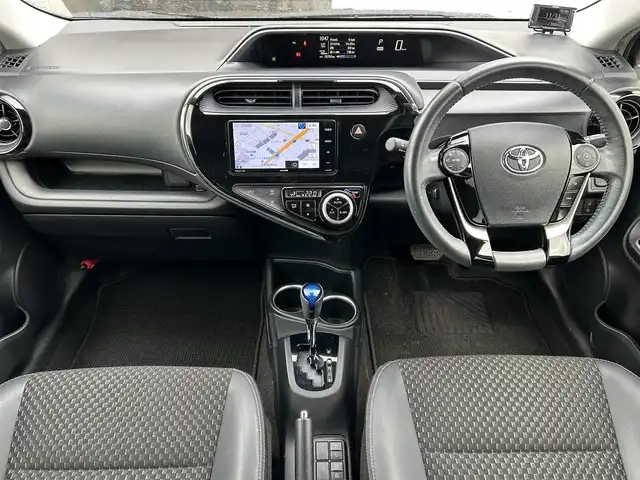 トヨタ アクア クロスオーバー 新潟県 2018(平30)年 7.3万km ベージュ ワンオーナー/衝突軽減ブレーキ/革巻きステアリング/ハーフレザーシート/アイドリングストップ/純正ETC/バックカメラ/社外ナビ/（フルセグ、Bluetooth、CD/DVD、AM/FM）/社外ドライブレコーダー（前方のみ）/レーンキープアシスト/横滑り防止/コーナーセンサー/ルーフレーフ/スマートキー/スペアキー/オートライト/LEDヘッドライト/純正フロアマット/純正アルミホイール