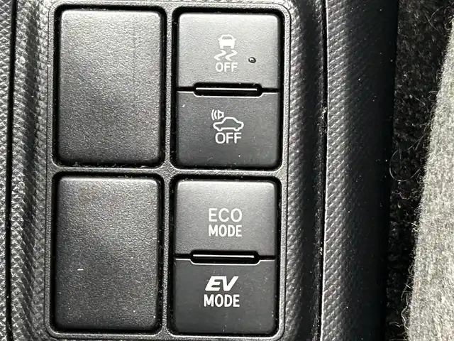 トヨタ アクア クロスオーバー 新潟県 2018(平30)年 7.3万km ベージュ ワンオーナー/衝突軽減ブレーキ/革巻きステアリング/ハーフレザーシート/アイドリングストップ/純正ETC/バックカメラ/社外ナビ/（フルセグ、Bluetooth、CD/DVD、AM/FM）/社外ドライブレコーダー（前方のみ）/レーンキープアシスト/横滑り防止/コーナーセンサー/ルーフレーフ/スマートキー/スペアキー/オートライト/LEDヘッドライト/純正フロアマット/純正アルミホイール