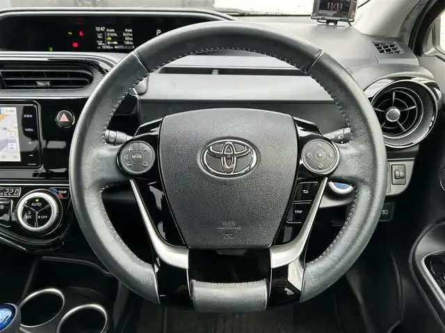 トヨタ アクア クロスオーバー 新潟県 2018(平30)年 7.3万km ベージュ ワンオーナー/衝突軽減ブレーキ/革巻きステアリング/ハーフレザーシート/アイドリングストップ/純正ETC/バックカメラ/社外ナビ/（フルセグ、Bluetooth、CD/DVD、AM/FM）/社外ドライブレコーダー（前方のみ）/レーンキープアシスト/横滑り防止/コーナーセンサー/ルーフレーフ/スマートキー/スペアキー/オートライト/LEDヘッドライト/純正フロアマット/純正アルミホイール