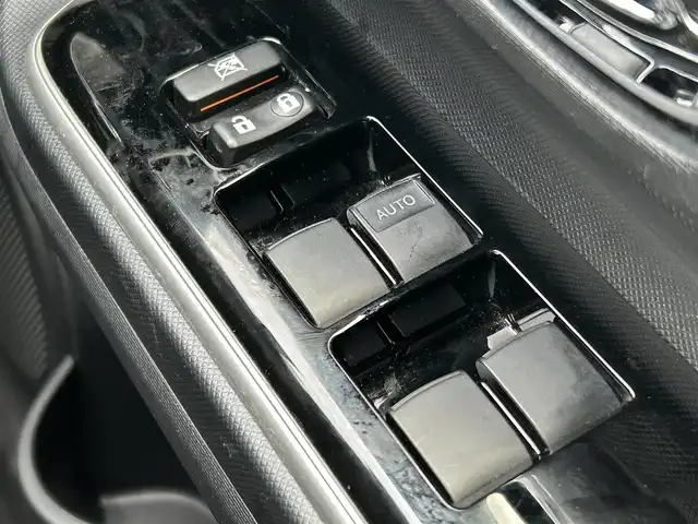 トヨタ アクア クロスオーバー 新潟県 2018(平30)年 7.3万km ベージュ ワンオーナー/衝突軽減ブレーキ/革巻きステアリング/ハーフレザーシート/アイドリングストップ/純正ETC/バックカメラ/社外ナビ/（フルセグ、Bluetooth、CD/DVD、AM/FM）/社外ドライブレコーダー（前方のみ）/レーンキープアシスト/横滑り防止/コーナーセンサー/ルーフレーフ/スマートキー/スペアキー/オートライト/LEDヘッドライト/純正フロアマット/純正アルミホイール