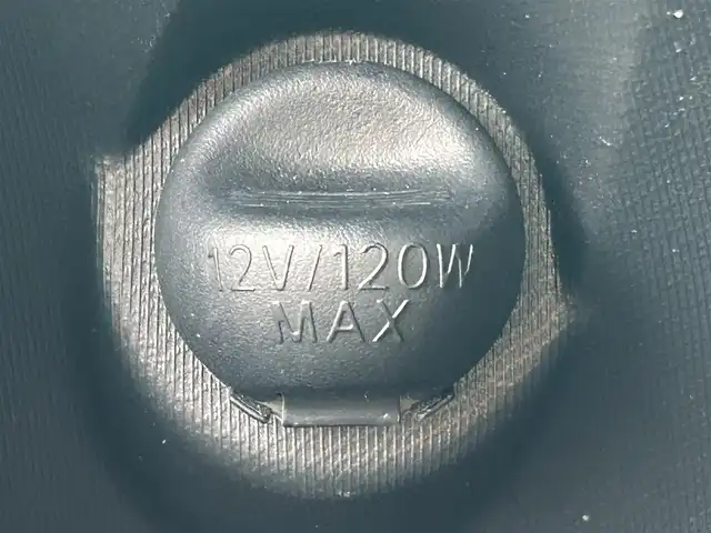 トヨタ アクア クロスオーバー 新潟県 2018(平30)年 7.3万km ベージュ ワンオーナー/衝突軽減ブレーキ/革巻きステアリング/ハーフレザーシート/アイドリングストップ/純正ETC/バックカメラ/社外ナビ/（フルセグ、Bluetooth、CD/DVD、AM/FM）/社外ドライブレコーダー（前方のみ）/レーンキープアシスト/横滑り防止/コーナーセンサー/ルーフレーフ/スマートキー/スペアキー/オートライト/LEDヘッドライト/純正フロアマット/純正アルミホイール