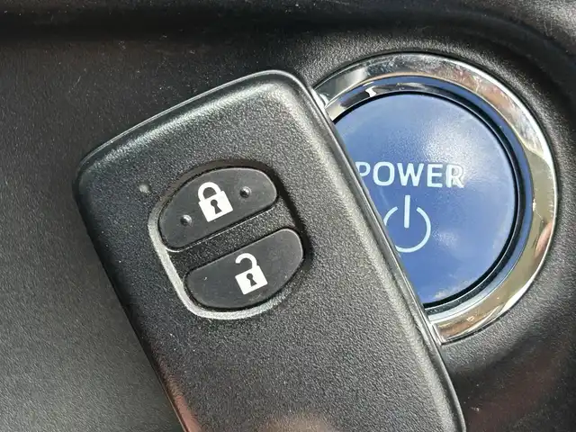 トヨタ アクア クロスオーバー 新潟県 2018(平30)年 7.3万km ベージュ ワンオーナー/衝突軽減ブレーキ/革巻きステアリング/ハーフレザーシート/アイドリングストップ/純正ETC/バックカメラ/社外ナビ/（フルセグ、Bluetooth、CD/DVD、AM/FM）/社外ドライブレコーダー（前方のみ）/レーンキープアシスト/横滑り防止/コーナーセンサー/ルーフレーフ/スマートキー/スペアキー/オートライト/LEDヘッドライト/純正フロアマット/純正アルミホイール