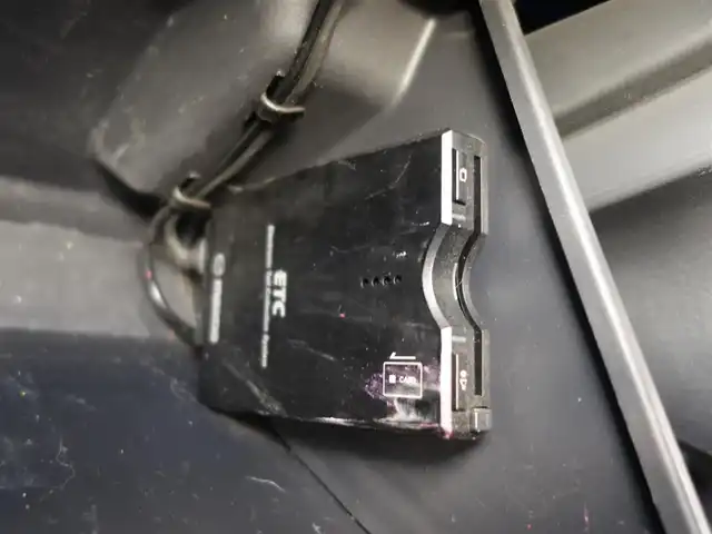 スズキ ジムニー ランドベンチャー 山形県 2015(平27)年 6.1万km パールホワイト パートタイム4WD/5MT/SDナビ/　　【CD DVD BT フルセグ USB MSV】/撥水シート/シートヒーター/ステアリングスイッチ/IC付ターボ/電動格納ウィンカーミラー/フォグランプ/リモコンキー/スペアキー/ETC