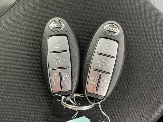 日産 セレナ ハイウェイスター V 道央・札幌 2020(令2)年 10.1万km マルーンレッド 2トーン ・4WD/・エマージェンシーブレーキ/・純正オプションナビ/・Bluetooth/CD/DVD/フルセグTV/・アラウンドビューモニター/・両側パワースライドドア/・ハンズフリーオートスライドドア/・シートヒーター運転席/助手席/・オートクルーズコントロール/・ステアリングヒーター/・LEDヘッドライト/・オートライト/・ドライブレコーダー前後（ZDR017）/・後側方車両検知警報/・横滑り防止装置/・レーンキープアシスト/・盗難防止装置/・ABS