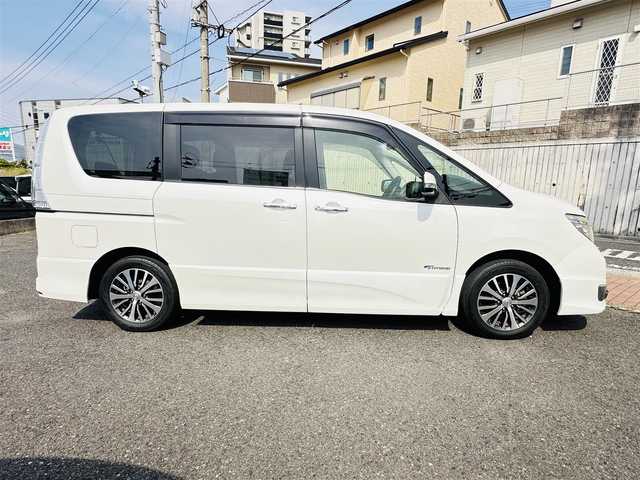 日産 セレナ ハイウェイスター Sハイブリッド 福岡県 2014(平26)年 9.5万km ブリリアントホワイトパール (株)IDOMが運営する【じしゃロン八幡西店】の自社ローン専用車両になります。こちらは現金またはオートローンご利用時の価格です。自社ローンご希望の方は別途その旨お申付け下さい/純正ＳＤナビ(MM514D-L)/【Bluetooth・DVD・CD・AUX・TV】/バックカメラ　/オートライト/フロントフォグランプ　/前後ドラレコ　/純正アルミホイール　/純正フロアマット　/クルーズコントロール　/片側パワースライドドア　