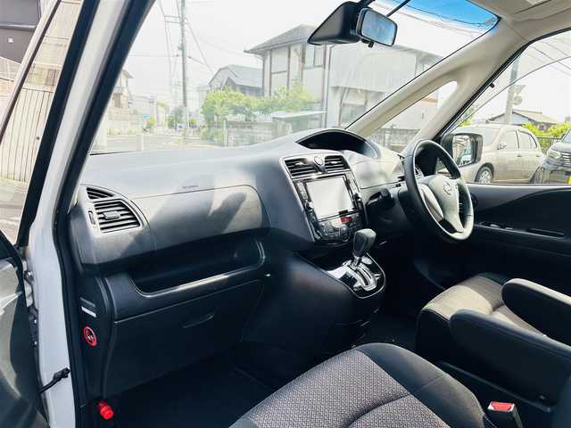 日産 セレナ ハイウェイスター Sハイブリッド 福岡県 2014(平26)年 9.5万km ブリリアントホワイトパール (株)IDOMが運営する【じしゃロン八幡西店】の自社ローン専用車両になります。こちらは現金またはオートローンご利用時の価格です。自社ローンご希望の方は別途その旨お申付け下さい/純正ＳＤナビ(MM514D-L)/【Bluetooth・DVD・CD・AUX・TV】/バックカメラ　/オートライト/フロントフォグランプ　/前後ドラレコ　/純正アルミホイール　/純正フロアマット　/クルーズコントロール　/片側パワースライドドア　