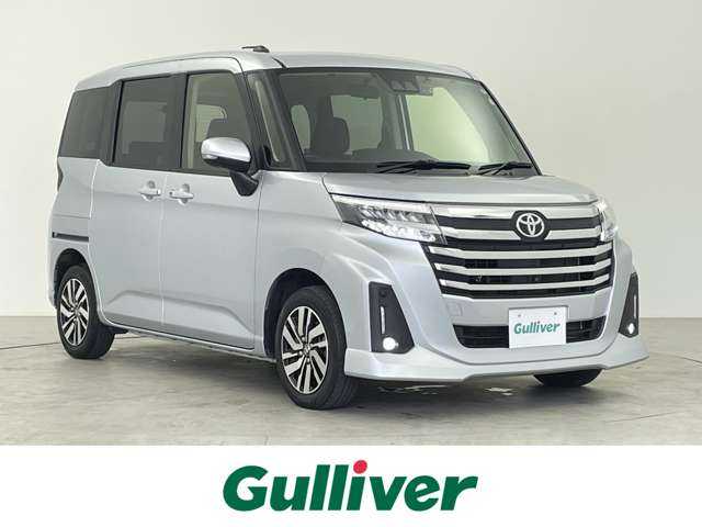 トヨタ ルーミー カスタムG 千葉県 2022(令4)年 3.1万km ブライトシルバーM 禁煙車/スマートアシスト/・衝突軽減/・先行車発進/・車線逸脱/・標識認識/・コーナーセンサー/・横滑り防止装置/両側電動ドア　両側パワースライドドア/純正9インチディスプレイオーディオ/・Bluetooth/AppleCarPlay/AndroidAuto/フルセグTV/USB入力/アラウンドビューモニター　全方位カメラ/レーダークルーズコントロール/LEDヘッドライト/フォグランプ/オートライト/オートハイビーム/スマートキー/プッシュスタートボタン/オートエアコン/ビルトインETC/純正フロアマット/純正14インチアルミホイール/電動格納ミラー/ステアリングリモコン　ステアリングスイッチ/電動パーキングブレーキ/オートブレーキホールド/取説