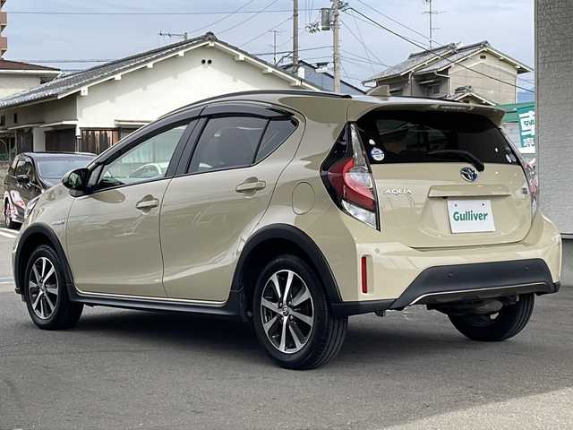 トヨタ アクア クロスオーバー 愛媛県 2018(平30)年 2.9万km ベージュ 純正ナビ(ワンセグTV/AM/FM/CD/BT)/ビルトインETC/純正ドライブレコーダー/シートヒーター(D/N席)/バックカメラ/衝突被害軽減ブレーキ/レーンアシスト/ハーフレザーシート/プッシュスタート/純正15インチアルミホイール/純正フロアマット/スペアキー/ドアバイザー/保証書/取扱説明書