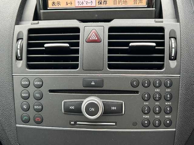 メルセデス・ベンツ Ｃ２００ CGI BエフィシェンシーAVG 神奈川県 2010(平22)年 11.8万km イリジウムシルバー メーカーナビ・フルセグ・DVD・CD・USB・AUX・MSV/ETC/バックカメラ/革巻ステアリング/クルーズコントロール/ハーフレザーシート/前席パワーシート/キセノンヘッドライト/純正17インチアルミ/フロントコーナーポール/保証書/取扱説明書/スペアキー