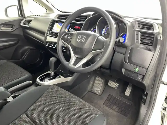 ホンダ フィット 13G Lパッケージ 福島県 2014(平26)年 10.9万km プレミアムホワイトパール 社外ナビゲーション　/【ＣＤ/ＤＶＤ/フルセグＴＶ/FＭ/ＡＭ/Ｂｌｕｅｔｏｏｔｈ】/バックカメラ　/スマートキー　/・プッシュスタート　/オートライト　/純正フロアマット　/横滑り防止装置　/ドアバイザー/取扱説明書　/冬タイヤ積み込み