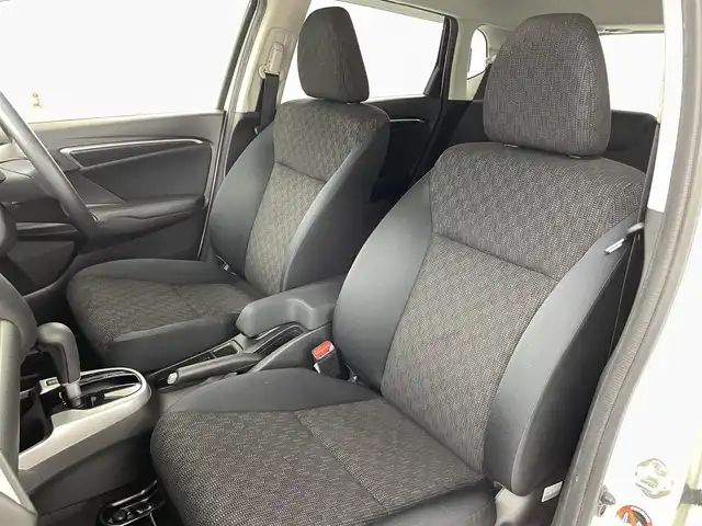 ホンダ フィット 13G Lパッケージ 福島県 2014(平26)年 10.9万km プレミアムホワイトパール 社外ナビゲーション　/【ＣＤ/ＤＶＤ/フルセグＴＶ/FＭ/ＡＭ/Ｂｌｕｅｔｏｏｔｈ】/バックカメラ　/スマートキー　/・プッシュスタート　/オートライト　/純正フロアマット　/横滑り防止装置　/ドアバイザー/取扱説明書　/冬タイヤ積み込み