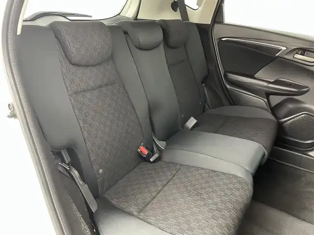 ホンダ フィット 13G Lパッケージ 福島県 2014(平26)年 10.9万km プレミアムホワイトパール 社外ナビゲーション　/【ＣＤ/ＤＶＤ/フルセグＴＶ/FＭ/ＡＭ/Ｂｌｕｅｔｏｏｔｈ】/バックカメラ　/スマートキー　/・プッシュスタート　/オートライト　/純正フロアマット　/横滑り防止装置　/ドアバイザー/取扱説明書　/冬タイヤ積み込み