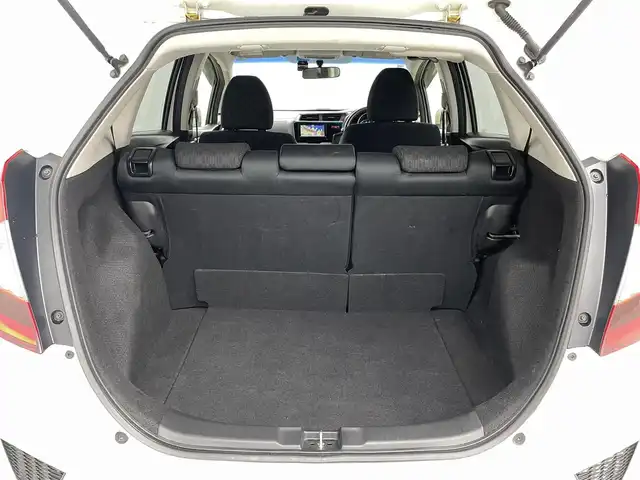 ホンダ フィット 13G Lパッケージ 福島県 2014(平26)年 10.9万km プレミアムホワイトパール 社外ナビゲーション　/【ＣＤ/ＤＶＤ/フルセグＴＶ/FＭ/ＡＭ/Ｂｌｕｅｔｏｏｔｈ】/バックカメラ　/スマートキー　/・プッシュスタート　/オートライト　/純正フロアマット　/横滑り防止装置　/ドアバイザー/取扱説明書　/冬タイヤ積み込み