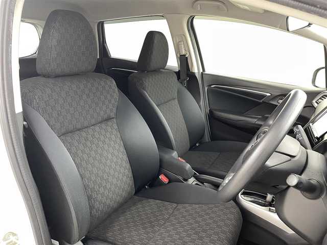 ホンダ フィット 13G Lパッケージ 福島県 2014(平26)年 10.9万km プレミアムホワイトパール 社外ナビゲーション　/【ＣＤ/ＤＶＤ/フルセグＴＶ/FＭ/ＡＭ/Ｂｌｕｅｔｏｏｔｈ】/バックカメラ　/スマートキー　/・プッシュスタート　/オートライト　/純正フロアマット　/横滑り防止装置　/ドアバイザー/取扱説明書　/冬タイヤ積み込み