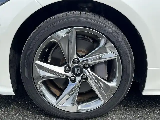 トヨタ クラウン ハイブリッド RS アドバンス 奈良県 2018(平30)年 6.3万km ホワイトパールクリスタルシャイン 純正ナビ　/フルセグＴＶ　/BT/CD/DVD/SD/USB/AUX/全方位カメラ　/前後ドライブレコーダー　/ビルトイン２．０ＥＴＣ　/サンルーフ　/前後コーナーセンサー　/ハーフレザーシート　/パワーシート　/シートヒーター　/ステアリングヒーター　/ＡＡＣ/追従型クルーズコントロール/LEDヘッドライト/オートライト/オートマチックハイビーム/衝突被害軽減システム/純正18インチアルミホイール/純正フロアマット/スマートキー