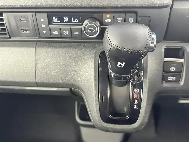 ホンダ Ｎ ＢＯＸ カスタム 愛知県 2023(令5)年 1.1万km ミッドナイトブルービームM 純正DA（Bluetooth、AM、FM）/ETC/Bカメラ/ACC/両側パワスラドア/LEDヘッドライト/電子パーキング/オートホールド/オートライト/衝突軽減ブレーキ/レーンキープアシスト/ドラレコ前後/USB/チップアップシート/横滑り防止装置/三点エアバック/ISOFIX