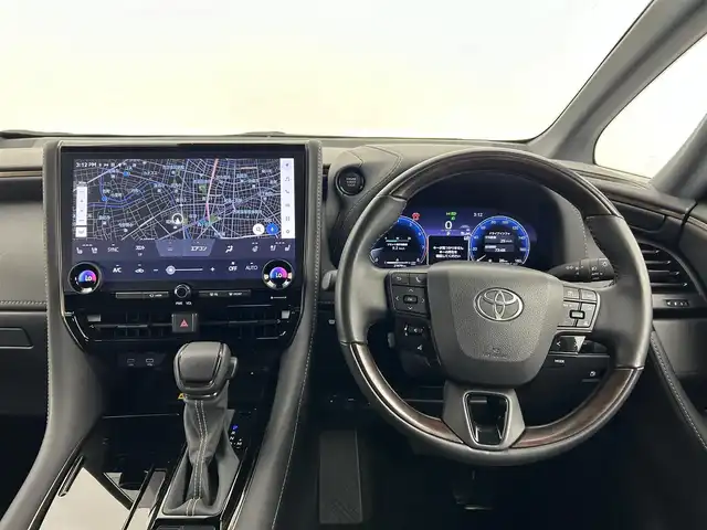 トヨタ アルファード Z 愛知県 2023(令5)年 2.2万km プラチナホワイトパールマイカ Toyota Safety Sense/　・プリクラッシュセーフティ/　・レーントレーシングアシスト/　・レーンディパーチャーアラート/　・レーダークルーズコントロール/　・アダプティブハイビームシステム/　・ロードサインアシスト/　・ドライバー異常時対応システム/　・プロアクティブドライビングアシスト/　・発進遅れ告知機能/　・緊急時操舵支援/　・フロントクロストラフィックアラート/　・レーンチェンジアシスト/後席フリップダウン/ユニバーサルステップ/純正ナビ/　（Bluetooth/HDMI/Apple CapPlay/フルセグTV/）/全方位カメラ/合皮シート/本革木目調ステアリング/置くだけ充電/テレビキャンセラー/純正18インチAW/サンシェード/Pシート/シートH/シートC/ステアリングH/電動リアゲード/ETC2.0/純正18インチAW/3眼LEDヘッドランプ/メモリシート/LEDフォグランプ