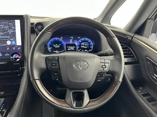 トヨタ アルファード Z 愛知県 2023(令5)年 2.2万km プラチナホワイトパールマイカ Toyota Safety Sense/　・プリクラッシュセーフティ/　・レーントレーシングアシスト/　・レーンディパーチャーアラート/　・レーダークルーズコントロール/　・アダプティブハイビームシステム/　・ロードサインアシスト/　・ドライバー異常時対応システム/　・プロアクティブドライビングアシスト/　・発進遅れ告知機能/　・緊急時操舵支援/　・フロントクロストラフィックアラート/　・レーンチェンジアシスト/後席フリップダウン/ユニバーサルステップ/純正ナビ/　（Bluetooth/HDMI/Apple CapPlay/フルセグTV/）/全方位カメラ/合皮シート/本革木目調ステアリング/置くだけ充電/テレビキャンセラー/純正18インチAW/サンシェード/Pシート/シートH/シートC/ステアリングH/電動リアゲード/ETC2.0/純正18インチAW/3眼LEDヘッドランプ/メモリシート/LEDフォグランプ