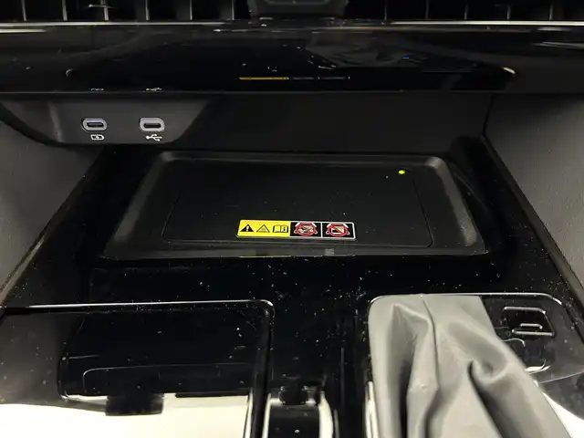 トヨタ アルファード Z 愛知県 2023(令5)年 2.2万km プラチナホワイトパールマイカ Toyota Safety Sense/　・プリクラッシュセーフティ/　・レーントレーシングアシスト/　・レーンディパーチャーアラート/　・レーダークルーズコントロール/　・アダプティブハイビームシステム/　・ロードサインアシスト/　・ドライバー異常時対応システム/　・プロアクティブドライビングアシスト/　・発進遅れ告知機能/　・緊急時操舵支援/　・フロントクロストラフィックアラート/　・レーンチェンジアシスト/後席フリップダウン/ユニバーサルステップ/純正ナビ/　（Bluetooth/HDMI/Apple CapPlay/フルセグTV/）/全方位カメラ/合皮シート/本革木目調ステアリング/置くだけ充電/テレビキャンセラー/純正18インチAW/サンシェード/Pシート/シートH/シートC/ステアリングH/電動リアゲード/ETC2.0/純正18インチAW/3眼LEDヘッドランプ/メモリシート/LEDフォグランプ