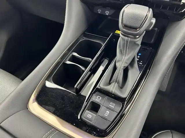 トヨタ アルファード Z 愛知県 2023(令5)年 2.2万km プラチナホワイトパールマイカ Toyota Safety Sense/　・プリクラッシュセーフティ/　・レーントレーシングアシスト/　・レーンディパーチャーアラート/　・レーダークルーズコントロール/　・アダプティブハイビームシステム/　・ロードサインアシスト/　・ドライバー異常時対応システム/　・プロアクティブドライビングアシスト/　・発進遅れ告知機能/　・緊急時操舵支援/　・フロントクロストラフィックアラート/　・レーンチェンジアシスト/後席フリップダウン/ユニバーサルステップ/純正ナビ/　（Bluetooth/HDMI/Apple CapPlay/フルセグTV/）/全方位カメラ/合皮シート/本革木目調ステアリング/置くだけ充電/テレビキャンセラー/純正18インチAW/サンシェード/Pシート/シートH/シートC/ステアリングH/電動リアゲード/ETC2.0/純正18インチAW/3眼LEDヘッドランプ/メモリシート/LEDフォグランプ