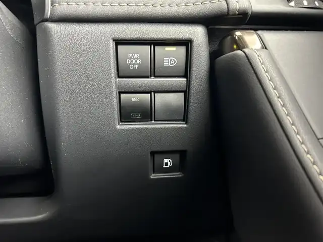 トヨタ アルファード Z 愛知県 2023(令5)年 2.2万km プラチナホワイトパールマイカ Toyota Safety Sense/　・プリクラッシュセーフティ/　・レーントレーシングアシスト/　・レーンディパーチャーアラート/　・レーダークルーズコントロール/　・アダプティブハイビームシステム/　・ロードサインアシスト/　・ドライバー異常時対応システム/　・プロアクティブドライビングアシスト/　・発進遅れ告知機能/　・緊急時操舵支援/　・フロントクロストラフィックアラート/　・レーンチェンジアシスト/後席フリップダウン/ユニバーサルステップ/純正ナビ/　（Bluetooth/HDMI/Apple CapPlay/フルセグTV/）/全方位カメラ/合皮シート/本革木目調ステアリング/置くだけ充電/テレビキャンセラー/純正18インチAW/サンシェード/Pシート/シートH/シートC/ステアリングH/電動リアゲード/ETC2.0/純正18インチAW/3眼LEDヘッドランプ/メモリシート/LEDフォグランプ