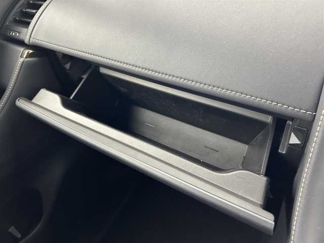トヨタ アルファード Z 愛知県 2023(令5)年 2.2万km プラチナホワイトパールマイカ Toyota Safety Sense/　・プリクラッシュセーフティ/　・レーントレーシングアシスト/　・レーンディパーチャーアラート/　・レーダークルーズコントロール/　・アダプティブハイビームシステム/　・ロードサインアシスト/　・ドライバー異常時対応システム/　・プロアクティブドライビングアシスト/　・発進遅れ告知機能/　・緊急時操舵支援/　・フロントクロストラフィックアラート/　・レーンチェンジアシスト/後席フリップダウン/ユニバーサルステップ/純正ナビ/　（Bluetooth/HDMI/Apple CapPlay/フルセグTV/）/全方位カメラ/合皮シート/本革木目調ステアリング/置くだけ充電/テレビキャンセラー/純正18インチAW/サンシェード/Pシート/シートH/シートC/ステアリングH/電動リアゲード/ETC2.0/純正18インチAW/3眼LEDヘッドランプ/メモリシート/LEDフォグランプ