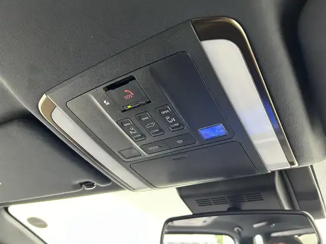 トヨタ アルファード Z 愛知県 2023(令5)年 2.2万km プラチナホワイトパールマイカ Toyota Safety Sense/　・プリクラッシュセーフティ/　・レーントレーシングアシスト/　・レーンディパーチャーアラート/　・レーダークルーズコントロール/　・アダプティブハイビームシステム/　・ロードサインアシスト/　・ドライバー異常時対応システム/　・プロアクティブドライビングアシスト/　・発進遅れ告知機能/　・緊急時操舵支援/　・フロントクロストラフィックアラート/　・レーンチェンジアシスト/後席フリップダウン/ユニバーサルステップ/純正ナビ/　（Bluetooth/HDMI/Apple CapPlay/フルセグTV/）/全方位カメラ/合皮シート/本革木目調ステアリング/置くだけ充電/テレビキャンセラー/純正18インチAW/サンシェード/Pシート/シートH/シートC/ステアリングH/電動リアゲード/ETC2.0/純正18インチAW/3眼LEDヘッドランプ/メモリシート/LEDフォグランプ
