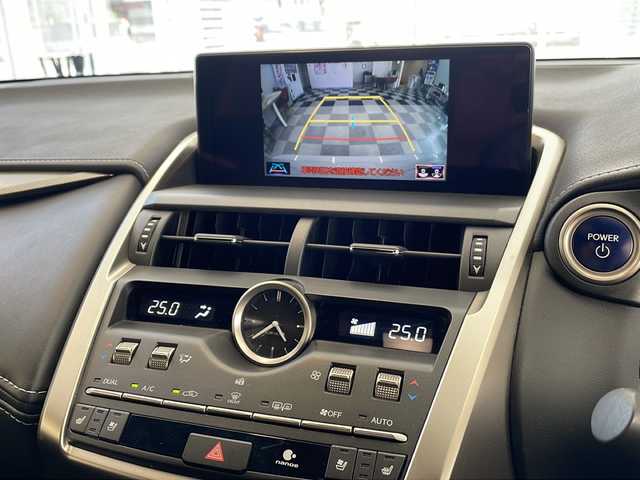 レクサス ＮＸ 300h Fスポーツ 岐阜県 2019(令1)年 4.3万km ホワイトノーヴァガラスフレーク M’s　SPEEDエアロパーツ/M’s　SPEEDマフラー/社外20インチアルミホイール/１０．１インチワイドディスプレイ/バックモニター/サードビューモニター/Bluetooth/フルセグ視聴/ブラインドスポットモニター/３眼ＬＥＤヘッドライト/オートハイビーム/オートライト/レザーシート/前席シートヒーター/前席エアシート/前席パワーシート/運転席メモリーシート/社外デジタルインナーミラー/　前後ドライブレコーダー/ＥＴＣ２．０/パワーバックドア/プッシュスタート/スマートキー/プリクラッシュセーフティ/追従クルーズコントロール/ブレーキホールド/コーナーセンサー