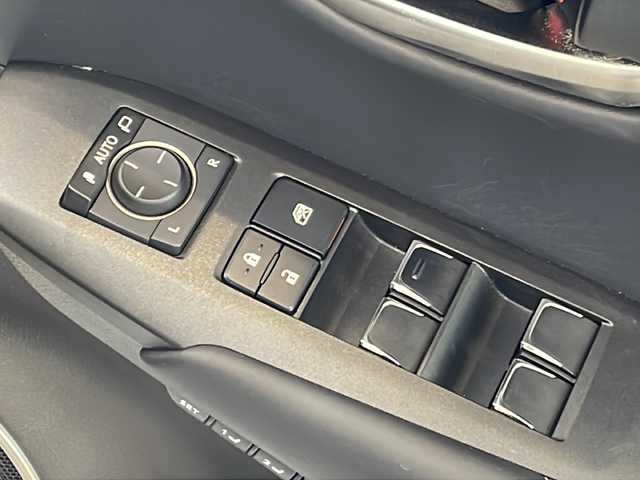 レクサス ＮＸ 300h Fスポーツ 岐阜県 2019(令1)年 4.3万km ホワイトノーヴァガラスフレーク M’s　SPEEDエアロパーツ/M’s　SPEEDマフラー/社外20インチアルミホイール/１０．１インチワイドディスプレイ/バックモニター/サードビューモニター/Bluetooth/フルセグ視聴/ブラインドスポットモニター/３眼ＬＥＤヘッドライト/オートハイビーム/オートライト/レザーシート/前席シートヒーター/前席エアシート/前席パワーシート/運転席メモリーシート/社外デジタルインナーミラー/　前後ドライブレコーダー/ＥＴＣ２．０/パワーバックドア/プッシュスタート/スマートキー/プリクラッシュセーフティ/追従クルーズコントロール/ブレーキホールド/コーナーセンサー