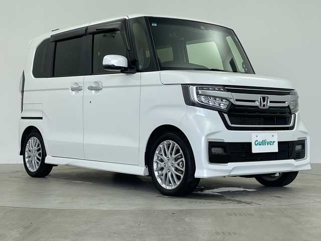 ホンダ Ｎ ＢＯＸ カスタム L ターボ 鹿児島県 2021(令3)年 3.1万km プラチナホワイトパール 純正8インチナビ/（AM/FM/CD/DVD/Bluetooth）/ホンダセンシング/・衝突軽減ブレーキ/・誤発進抑制機能/・後方誤発進抑制機能/・路外逸脱抑制機能/・車線維持支援システム/・アダプティブクルーズコントロール/・オートハイビーム/・先行車発進お知らせ機能/・歩行者事故低減ステアリング/・標識認識機能/バックカメラ/ETC/前後ドライブレコーダー/両側パワースライドドア/ターボ/前席シートヒーター/ステアリングスイッチ/パドルシフト/LEDヘッドランプ/フォグランプ/オートライト/スマートキー/電動格納ミラー/純正15インチAW/純正フロアマット/ドアバイザー