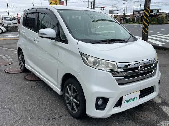 日産 デイズ ハイウェイスターX 神奈川県 2013(平25)年 6.7万km ホワイトパール メモリナビ/フルセグテレビ/バックカメラ/ウィンカーミラー/アイドリングストップ/ドアバイザー/プッシュスタート/ETC/前後ドラレコ/取扱説明書/保証書/記録簿