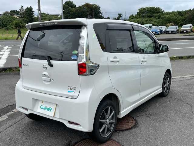 日産 デイズ ハイウェイスターX 神奈川県 2013(平25)年 6.7万km ホワイトパール メモリナビ/フルセグテレビ/バックカメラ/ウィンカーミラー/アイドリングストップ/ドアバイザー/プッシュスタート/ETC/前後ドラレコ/取扱説明書/保証書/記録簿
