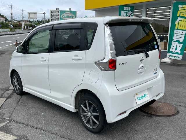 日産 デイズ ハイウェイスターX 神奈川県 2013(平25)年 6.7万km ホワイトパール メモリナビ/フルセグテレビ/バックカメラ/ウィンカーミラー/アイドリングストップ/ドアバイザー/プッシュスタート/ETC/前後ドラレコ/取扱説明書/保証書/記録簿