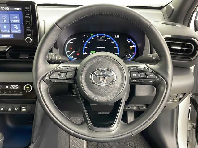 トヨタ ヤリスクロス ハイブリッド Z アドベンチャー 道央・札幌 2023(令5)年 1.2万km プラチナホワイトパールマイカ ・４WD/・寒冷地仕様/・純正ディスプレイオーディオ/・バックカメラ/・運転席パワーシート/・ハーフレザーシート/・前席シートヒーター/・ステアリングヒーター/・ミラーヒーター /・レーダークルーズコントロール/・ビルトインETC/・LEDヘッドライト/・アイドリングストップ/・スマートキー/・プッシュスタート/・純正フロアマット