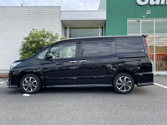 トヨタ ノア Si ダブルバイビーⅢ 岡山県 2020(令2)年 3万km ブラック 純正9インチナビ　NSZT-Y68T/フルセグTV、CD、DVD、Bluetooth/AM、FM/バックカメラ/両側パワースライドドア/ビルトインETC/ロールサンシェード/前後コーナーセンサー/TVキャンセラー/トヨタセーフティセンス/・プリクラッシュセーフティ/・クリアランスソナー/・レーンディパーチャーアラート/・オートマチックハイビーム