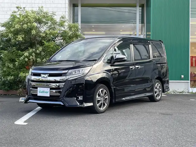 トヨタ ノア Si ダブルバイビーⅢ 岡山県 2020(令2)年 3万km ブラック 純正9インチナビ　NSZT-Y68T/フルセグTV、CD、DVD、Bluetooth/AM、FM/バックカメラ/両側パワースライドドア/ビルトインETC/ロールサンシェード/前後コーナーセンサー/TVキャンセラー/トヨタセーフティセンス/・プリクラッシュセーフティ/・クリアランスソナー/・レーンディパーチャーアラート/・オートマチックハイビーム