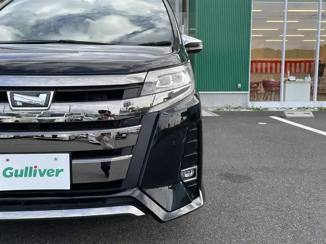 トヨタ ノア Si ダブルバイビーⅢ 岡山県 2020(令2)年 3万km ブラック 純正9インチナビ　NSZT-Y68T/フルセグTV、CD、DVD、Bluetooth/AM、FM/バックカメラ/両側パワースライドドア/ビルトインETC/ロールサンシェード/前後コーナーセンサー/TVキャンセラー/トヨタセーフティセンス/・プリクラッシュセーフティ/・クリアランスソナー/・レーンディパーチャーアラート/・オートマチックハイビーム