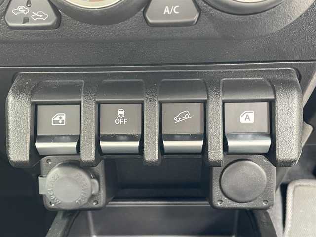 スズキ ジムニー シエラ JC 滋賀県 2024(令6)年 0.6万km ブルーイッシュブラックパール3 社外9インチナビ/【Bluetooth/CD/DVD/フルセグTV】/バックカメラ/4WD/クルーズコントロール/レーンキープアシスト/衝突軽減ブレーキ/ヒルディセントコントロール/リアソナー/LEDヘッドライト/オートマチックハイビーム/ビルトインETC/D/Nシートヒーター/リアタイヤ/社外フロアマット/プッシュスタート/スマートキー/ステアリングリモコン